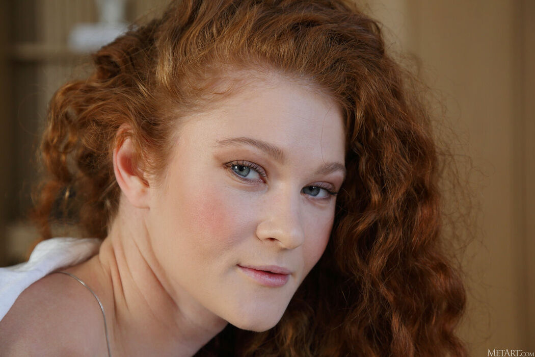 MetArt Foxy Sofilie – Crimson Contrast Part01 (61P)