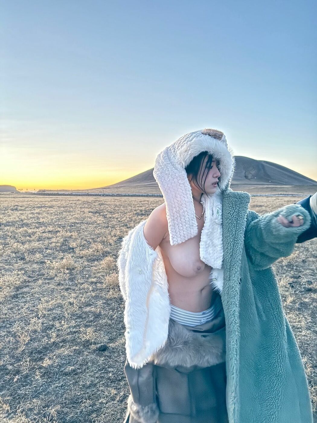 Si Ku Er 思酷儿 – R18 林希威社模特 乳神精美合集 (38P – 4V)