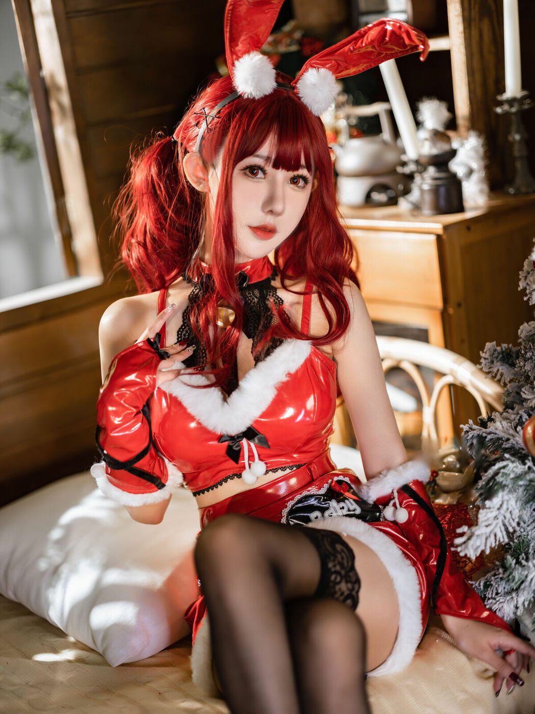 Coser@仙女月 – 红色圣诞兔 (33P)