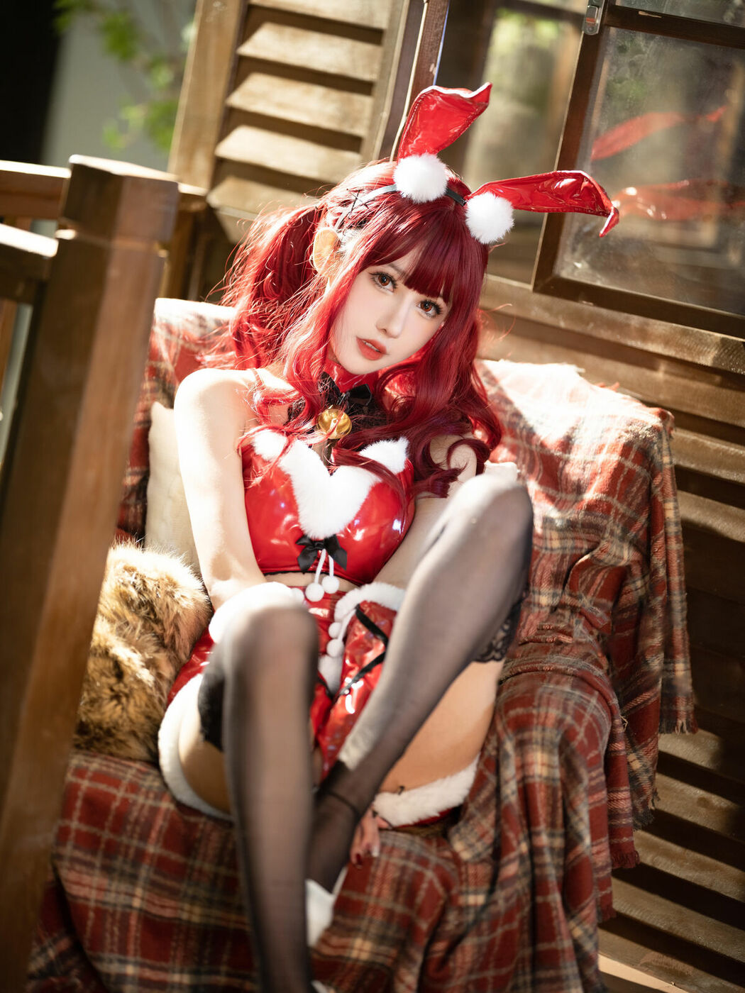 Coser@仙女月 – 红色圣诞兔 (33P)
