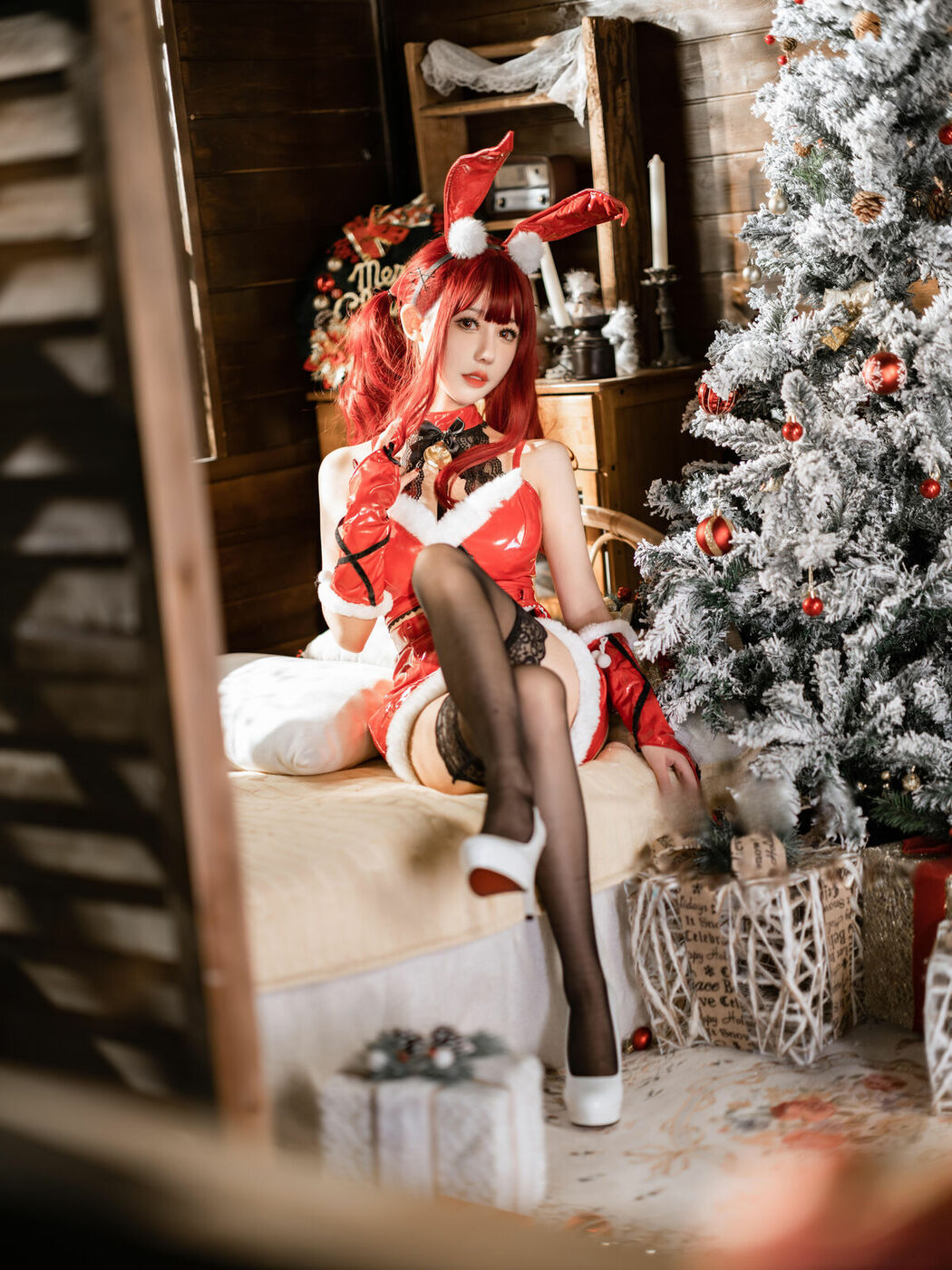 Coser@仙女月 – 红色圣诞兔 (33P)