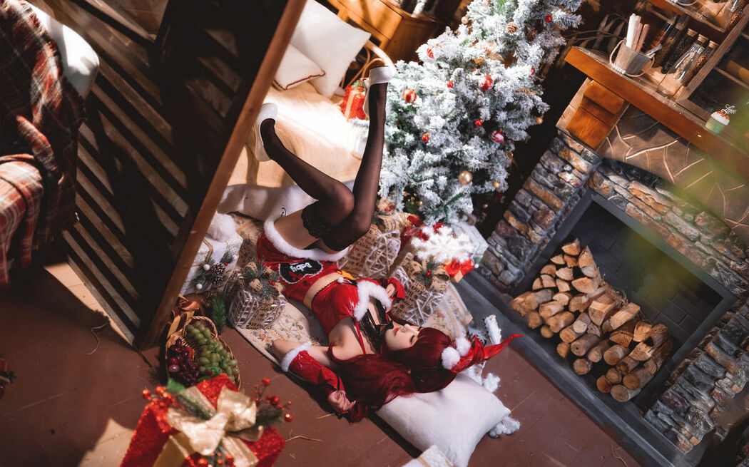 Coser@仙女月 – 红色圣诞兔 (33P)