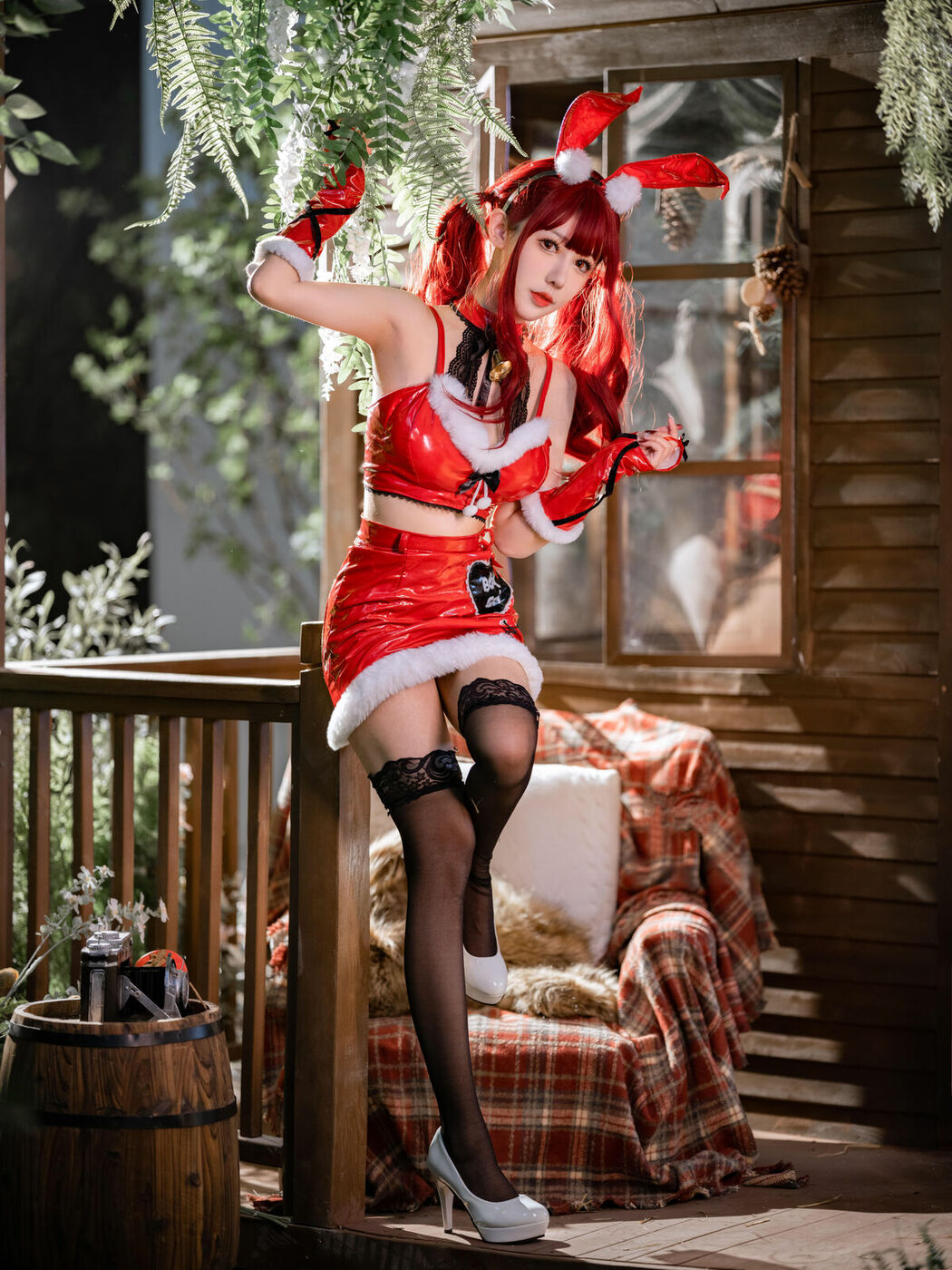Coser@仙女月 – 红色圣诞兔 (33P)