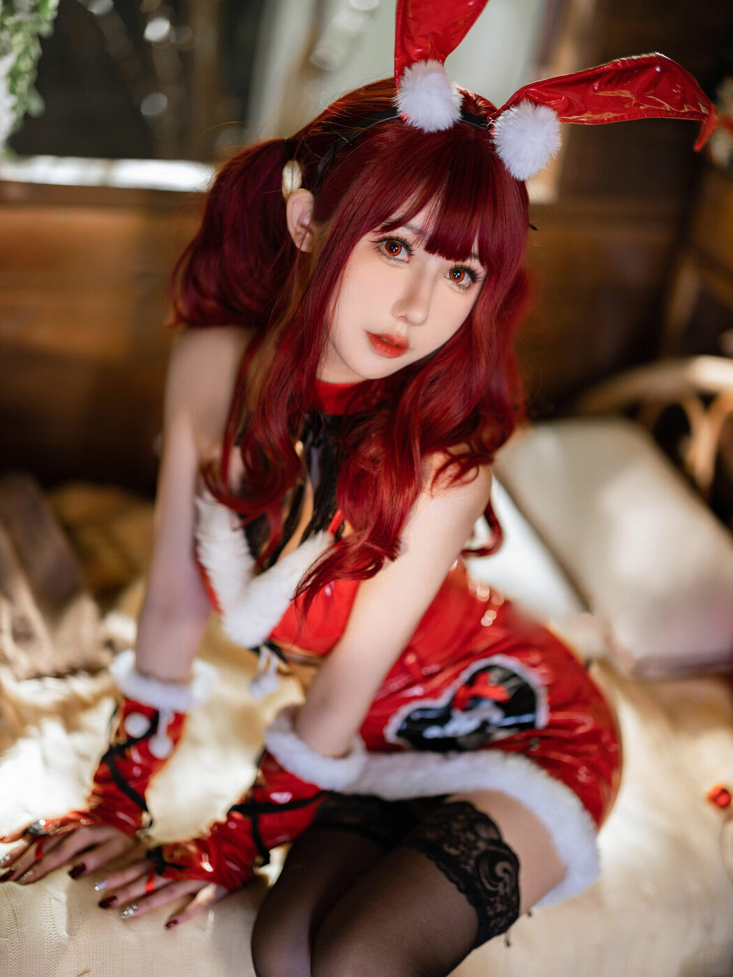 Coser@仙女月 – 红色圣诞兔 (33P)
