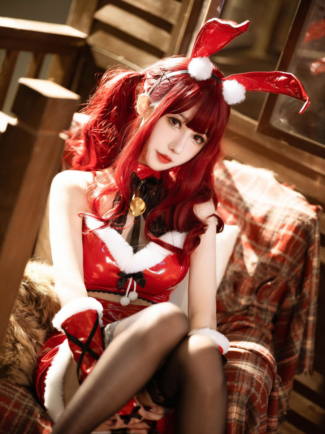 Coser@仙女月 – 红色圣诞兔 (33P)