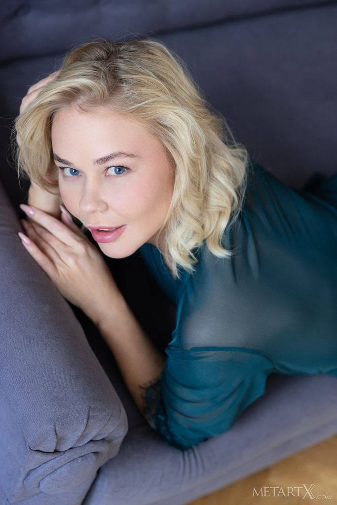 Sarika A Curvaceous Blonde Is Soon Perfectly Naked