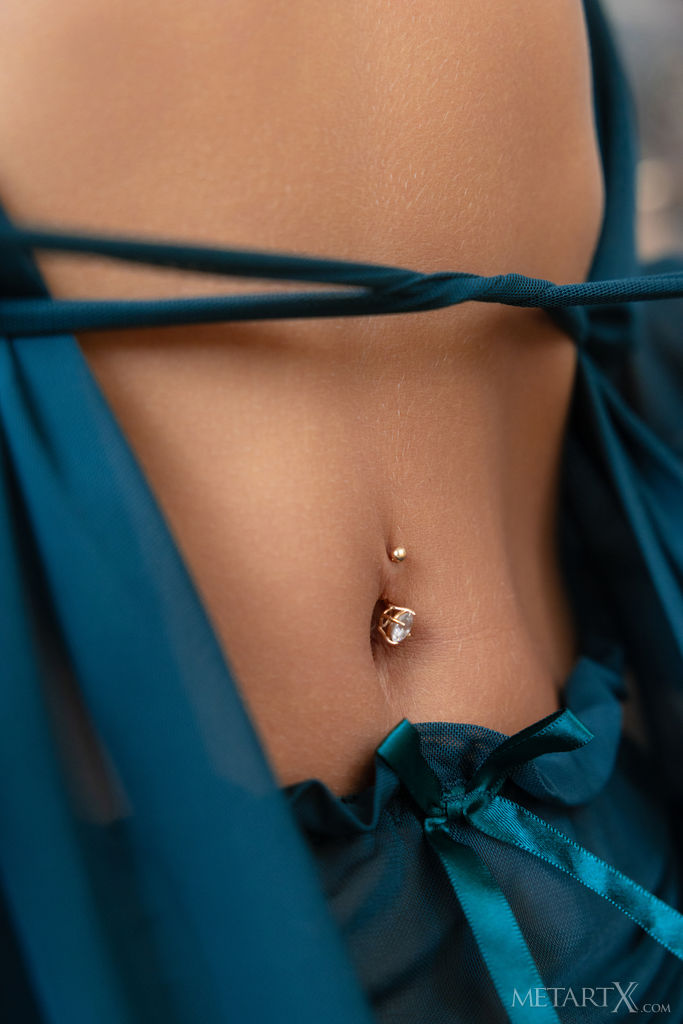 Sarika A Curvaceous Blonde Is Soon Perfectly Naked