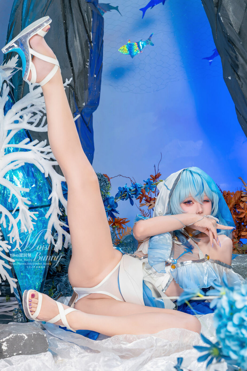 Coser@黏黏团子兔 – 11月作品『守岸人 Part01 (62P – 2V)