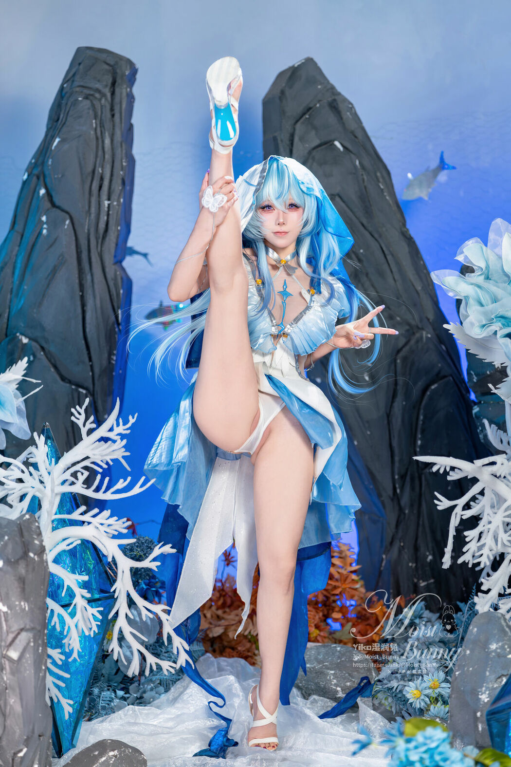 Coser@黏黏团子兔 – 11月作品『守岸人 Part01 (62P – 2V)