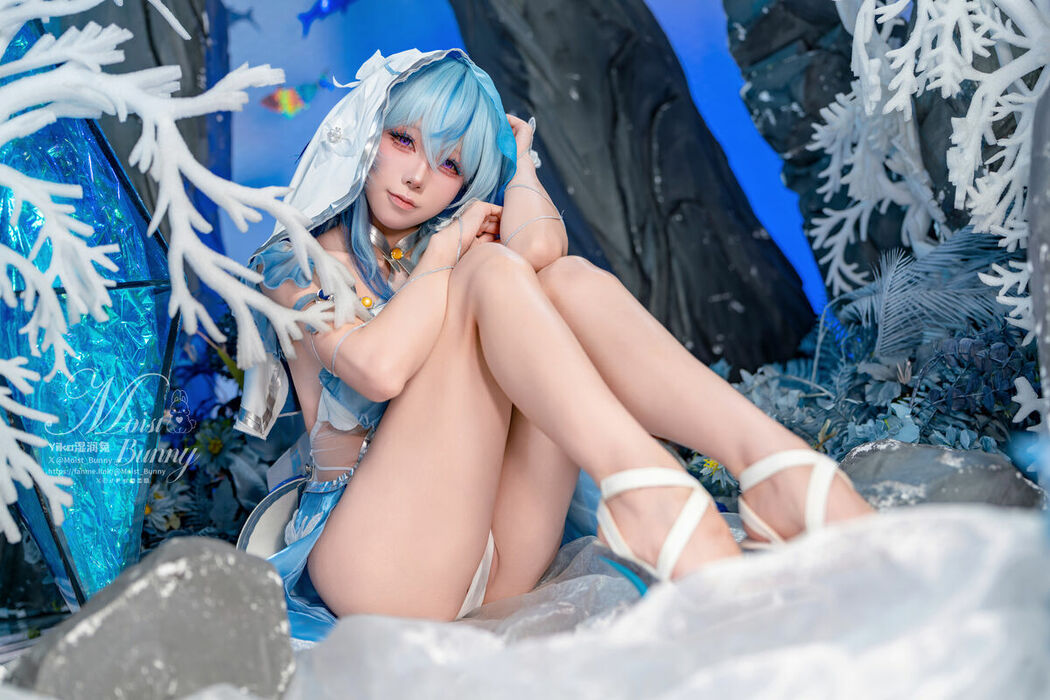 Coser@黏黏团子兔 – 11月作品『守岸人 Part01 (62P – 2V)