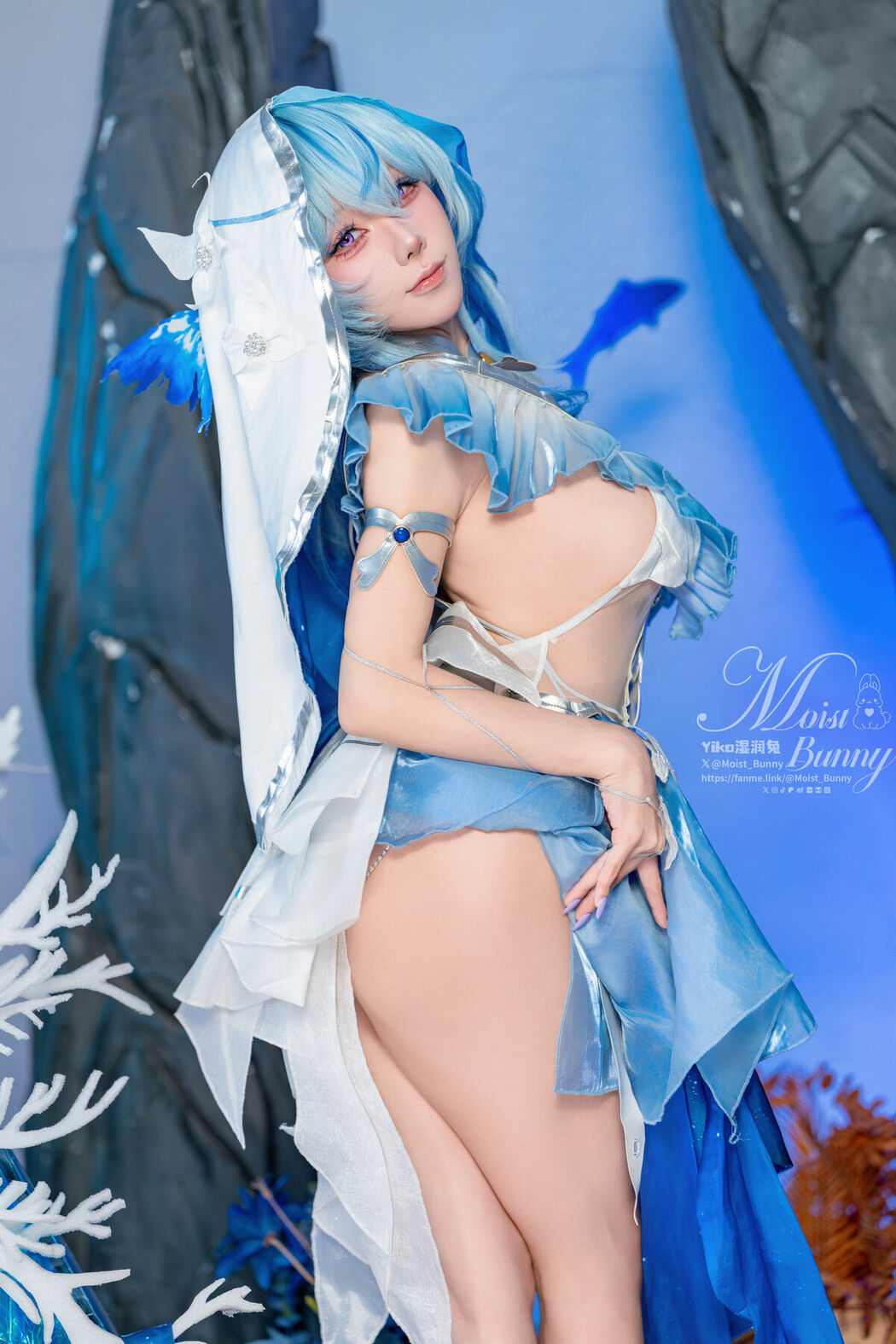 Coser@黏黏团子兔 – 11月作品『守岸人 Part01 (62P – 2V)