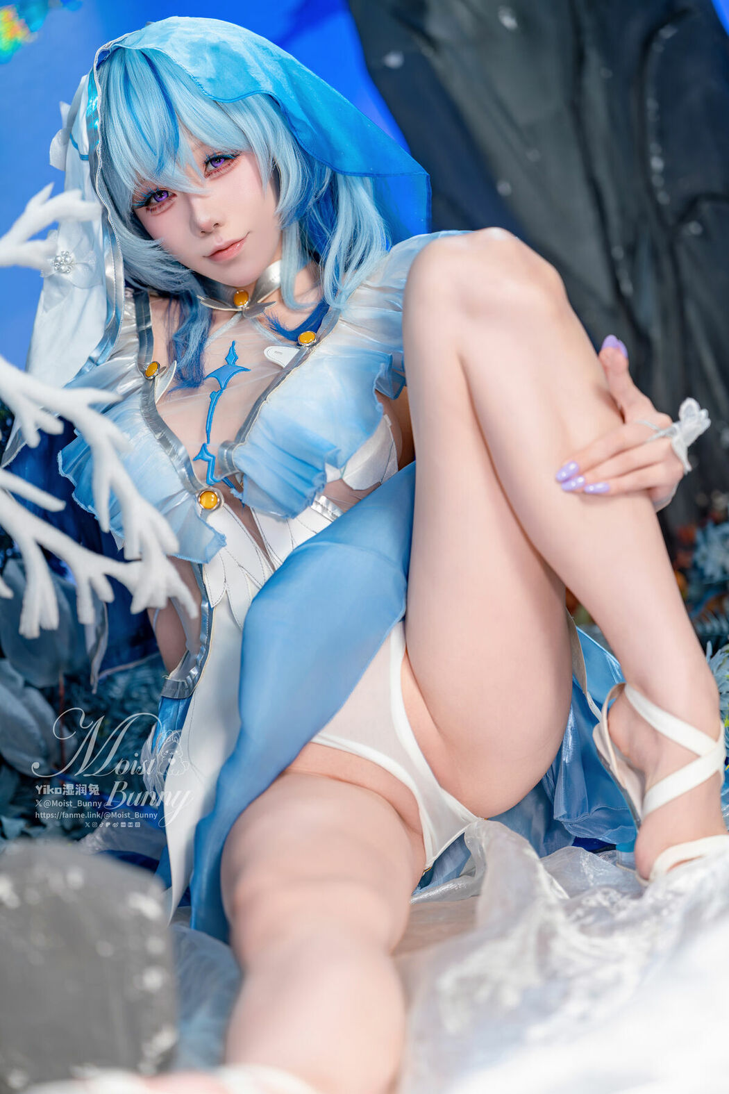 Coser@黏黏团子兔 – 11月作品『守岸人 Part01 (62P – 2V)