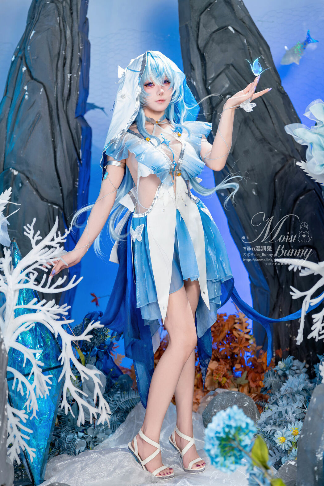 Coser@黏黏团子兔 – 11月作品『守岸人 Part01 (62P – 2V)