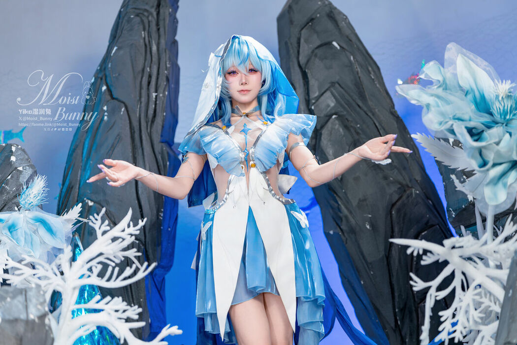 Coser@黏黏团子兔 – 11月作品『守岸人 Part01 (62P – 2V)