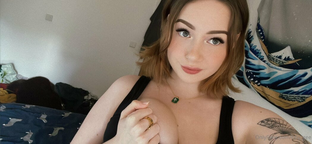 Evie Gee bby_gee
