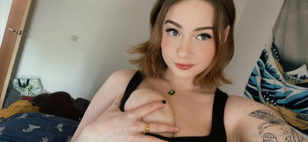 Evie Gee bby_gee