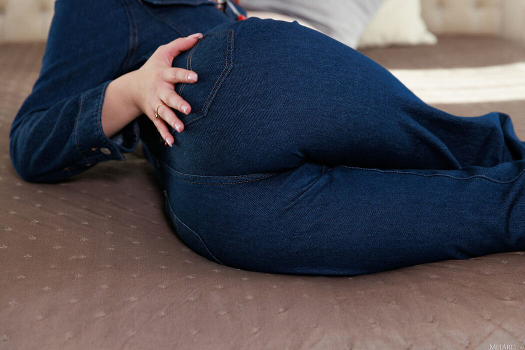 MetArt Leya Desantis – Illicit Desires Part01 (58P)