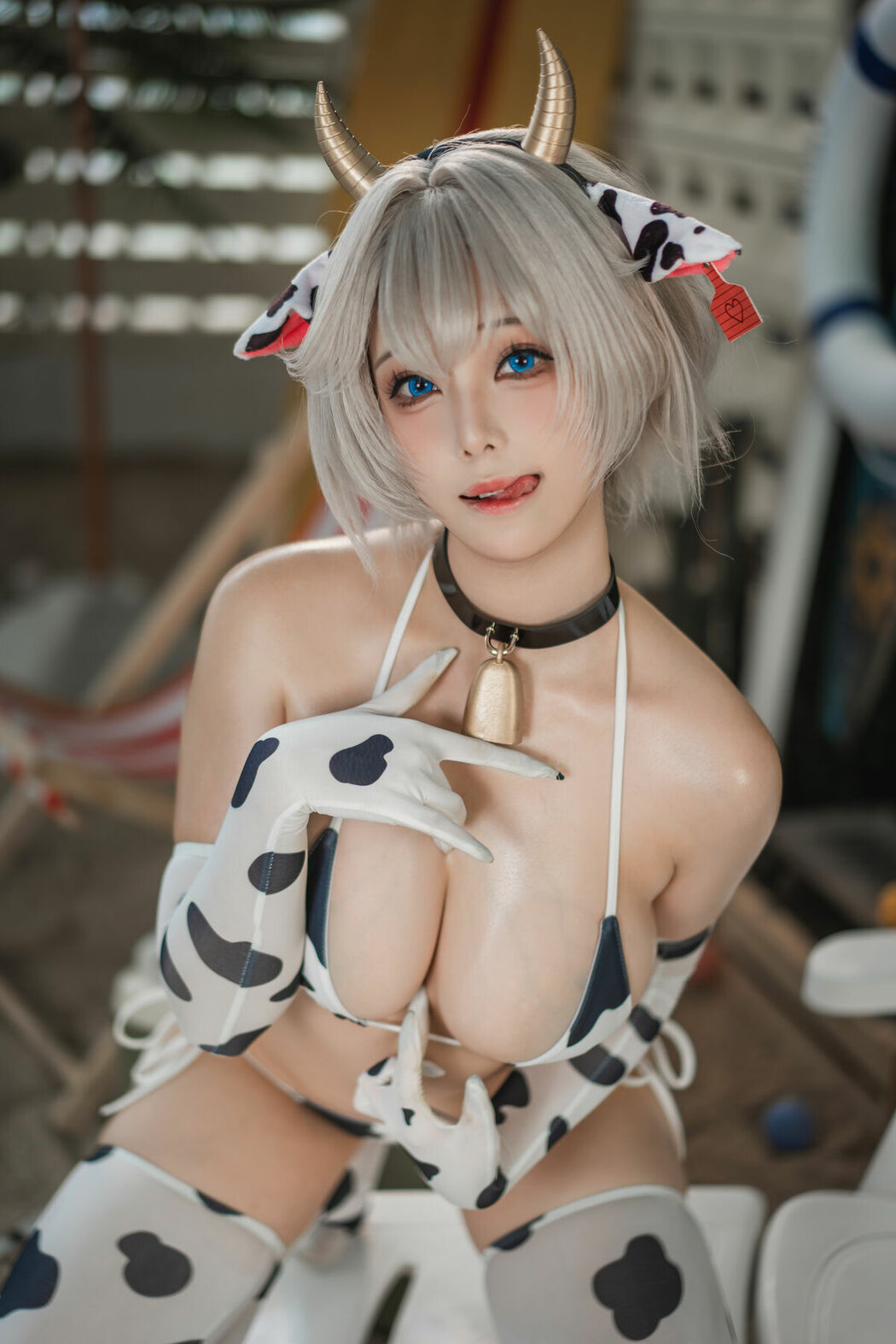 Coser@蜜汁猫裘 – 棕色尘埃 奶牛 Part01 (59P – 2V)