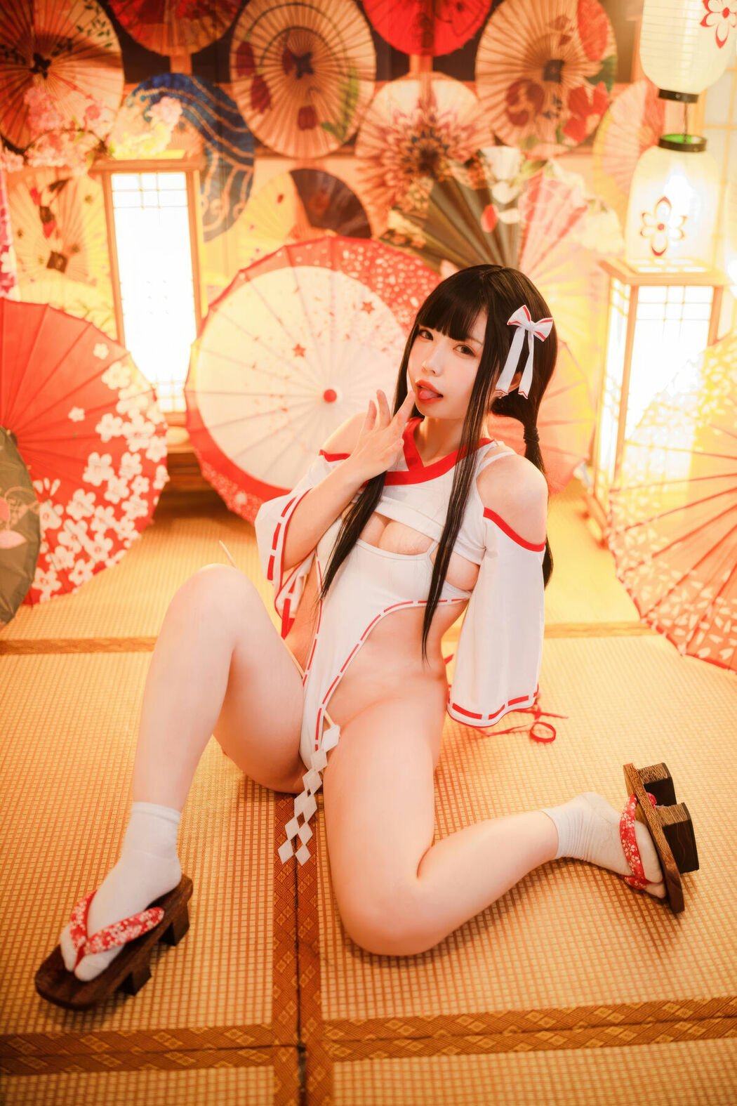 Coser@胡桃猫Kurumineko And 十万珍吱伏特 – 巫女And僵尸 Part01 (62P)