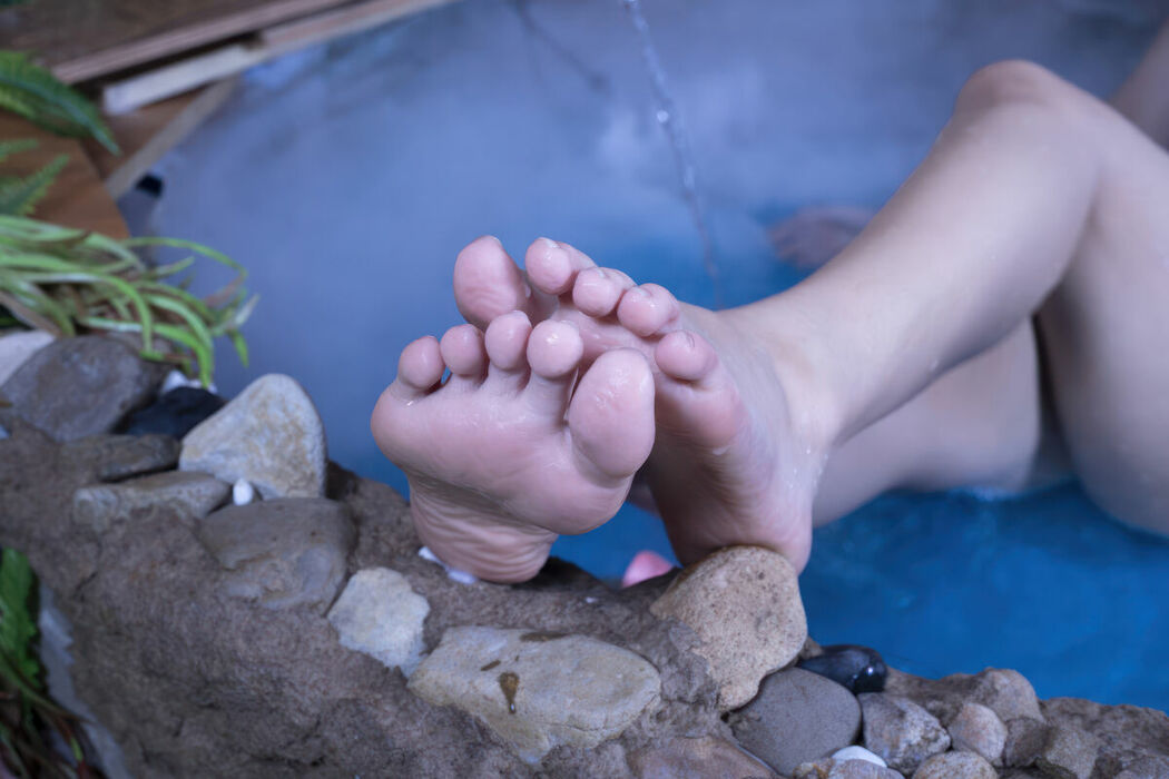 Coser@洛璃LoLiSAMA – 尼尔A2白色竞泳 (61P)