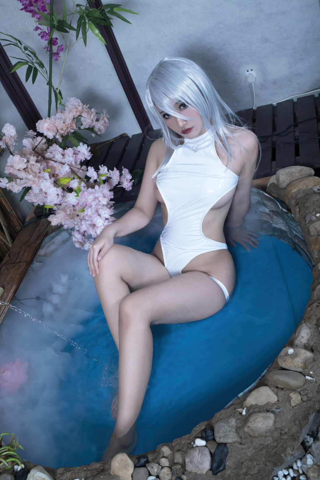 Coser@洛璃LoLiSAMA – 尼尔A2白色竞泳 (61P)