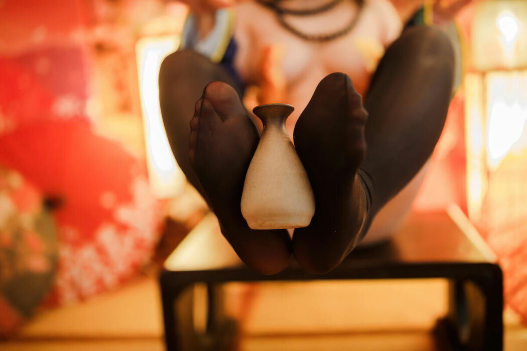 Coser@胡桃猫Kurumineko And 十万珍吱伏特 – 巫女And僵尸 Part01 (62P)