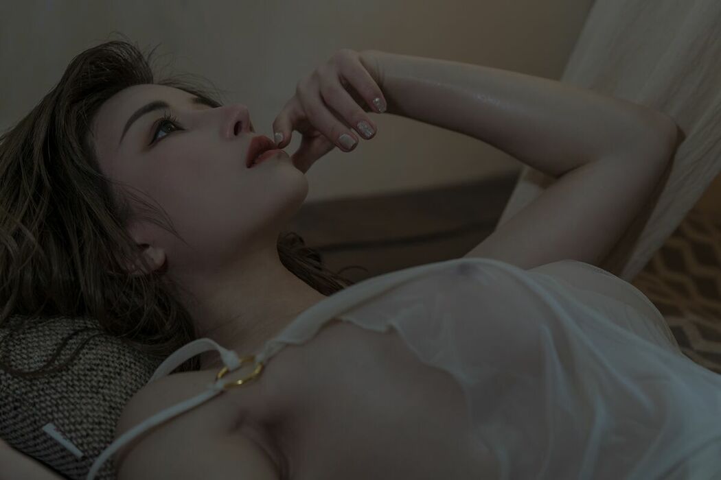 Coser@鹿八岁 – 神明少女 (44P)