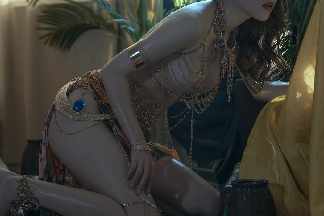 Coser@鹿八岁 – 神明少女 (44P)