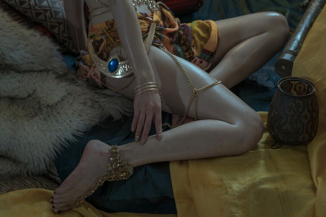 Coser@鹿八岁 – 神明少女 (44P)