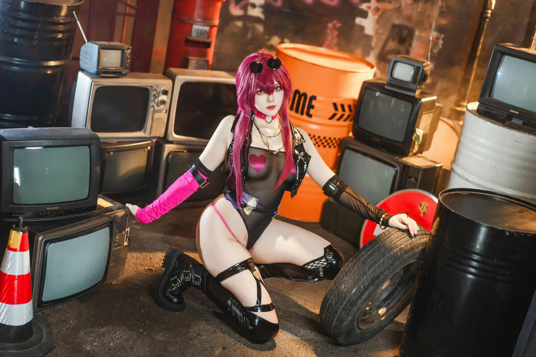 Coser@Natsuko夏夏子 – 崩坏&middot;星穹铁道 卡芙卡 朋克同人 (61P)