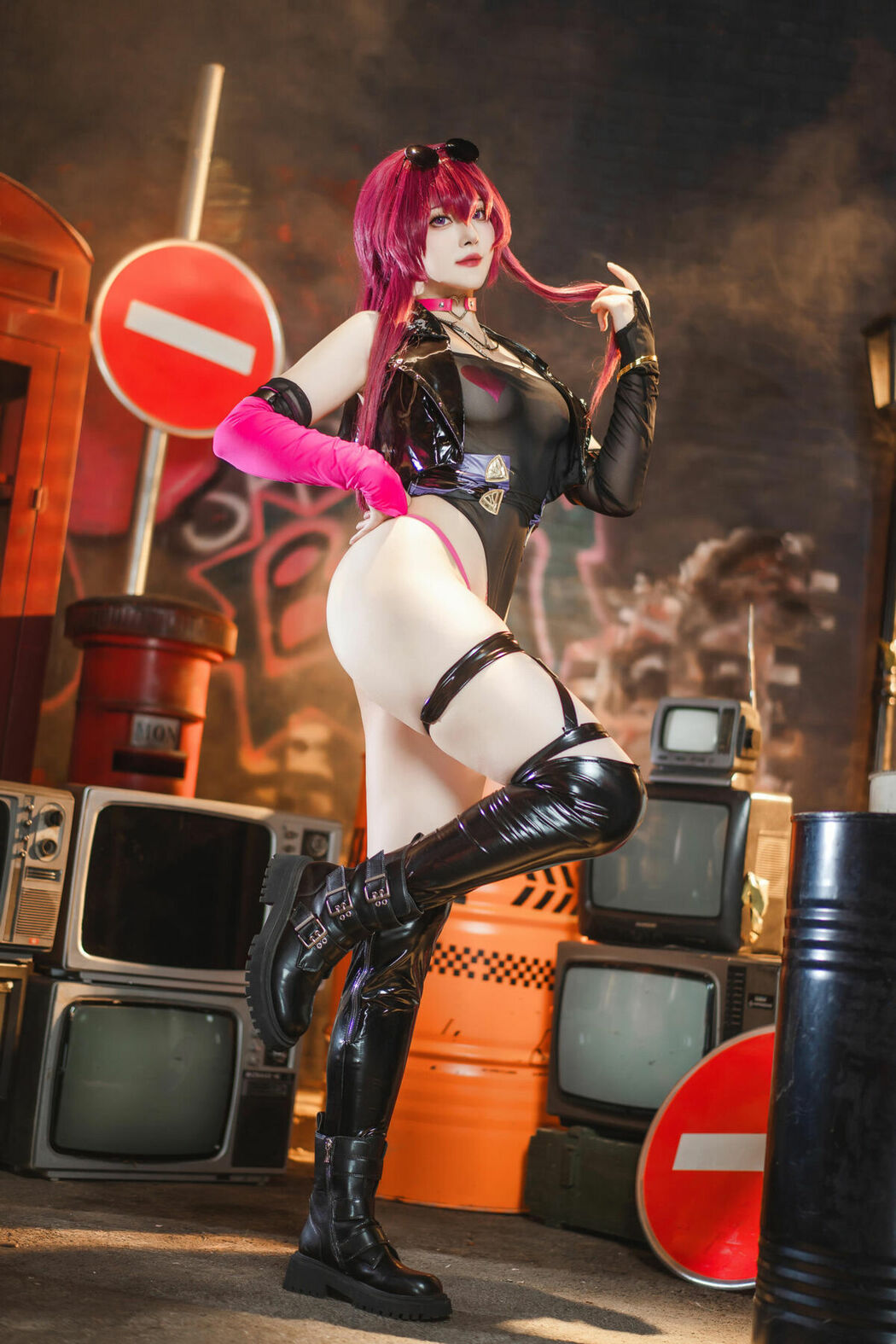 Coser@Natsuko夏夏子 – 崩坏&middot;星穹铁道 卡芙卡 朋克同人 (61P)