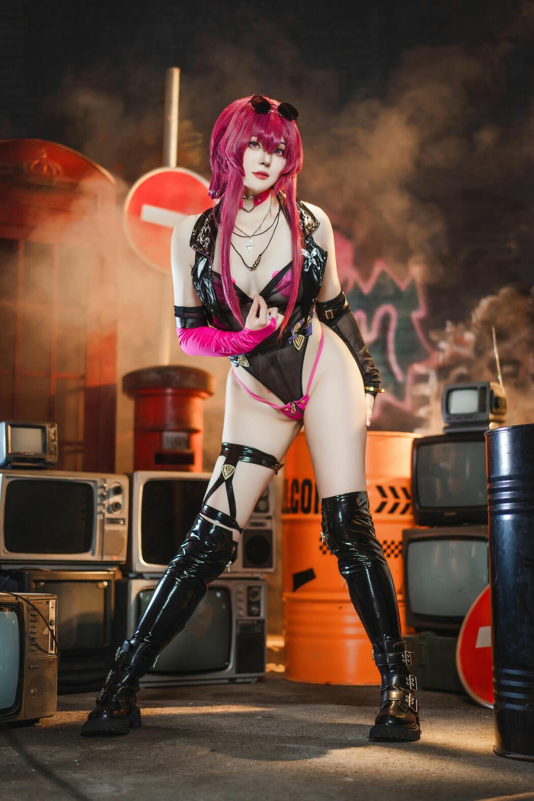 Coser@Natsuko夏夏子 – 崩坏&middot;星穹铁道 卡芙卡 朋克同人 (61P)