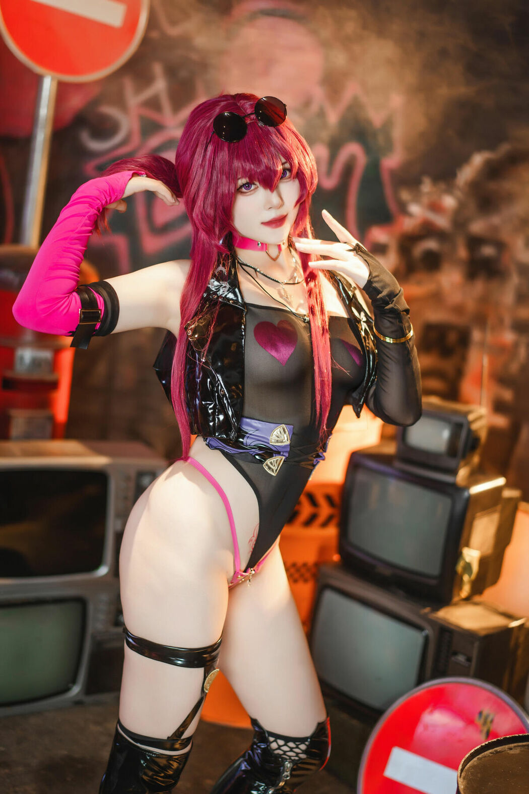 Coser@Natsuko夏夏子 – 崩坏&middot;星穹铁道 卡芙卡 朋克同人 (61P)