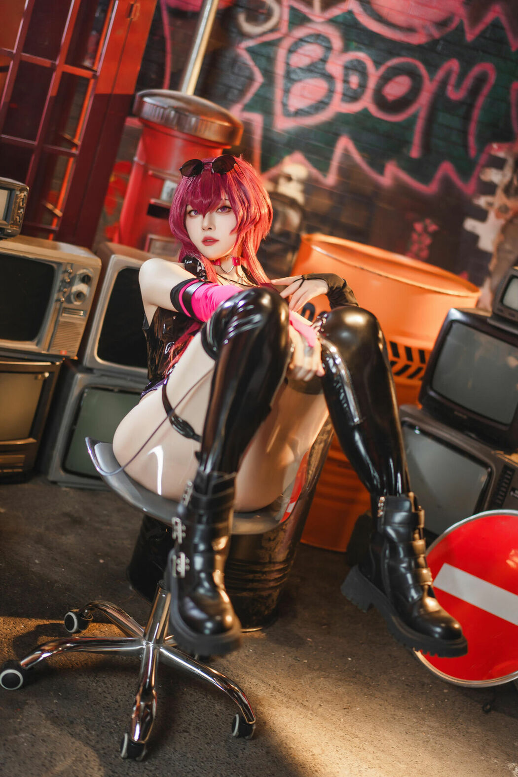 Coser@Natsuko夏夏子 – 崩坏&middot;星穹铁道 卡芙卡 朋克同人 (61P)