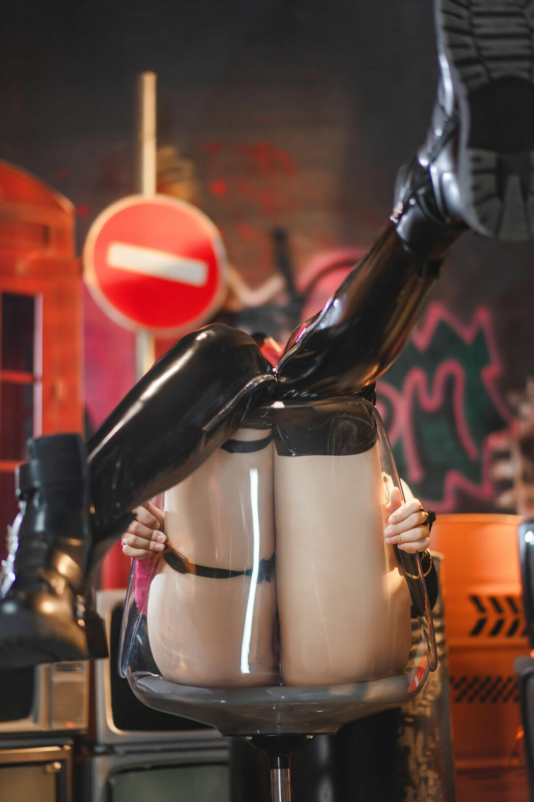 Coser@Natsuko夏夏子 – 崩坏&middot;星穹铁道 卡芙卡 朋克同人 (61P)