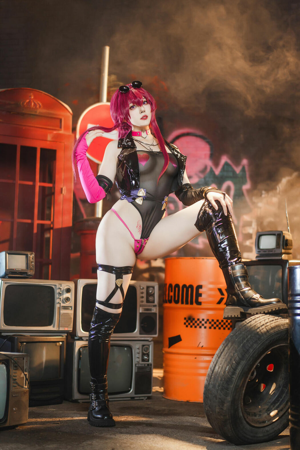 Coser@Natsuko夏夏子 – 崩坏&middot;星穹铁道 卡芙卡 朋克同人 (61P)