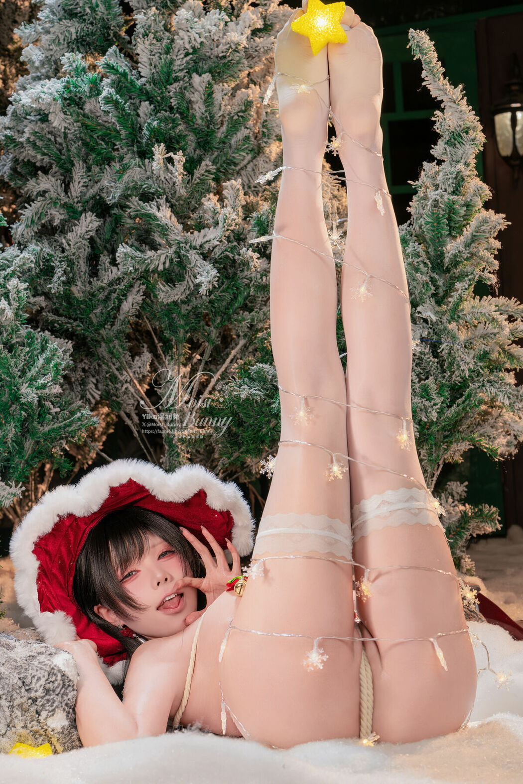 Coser@黏黏团子兔 – 12月作品 魔法圣诞星 Part02 (65P)