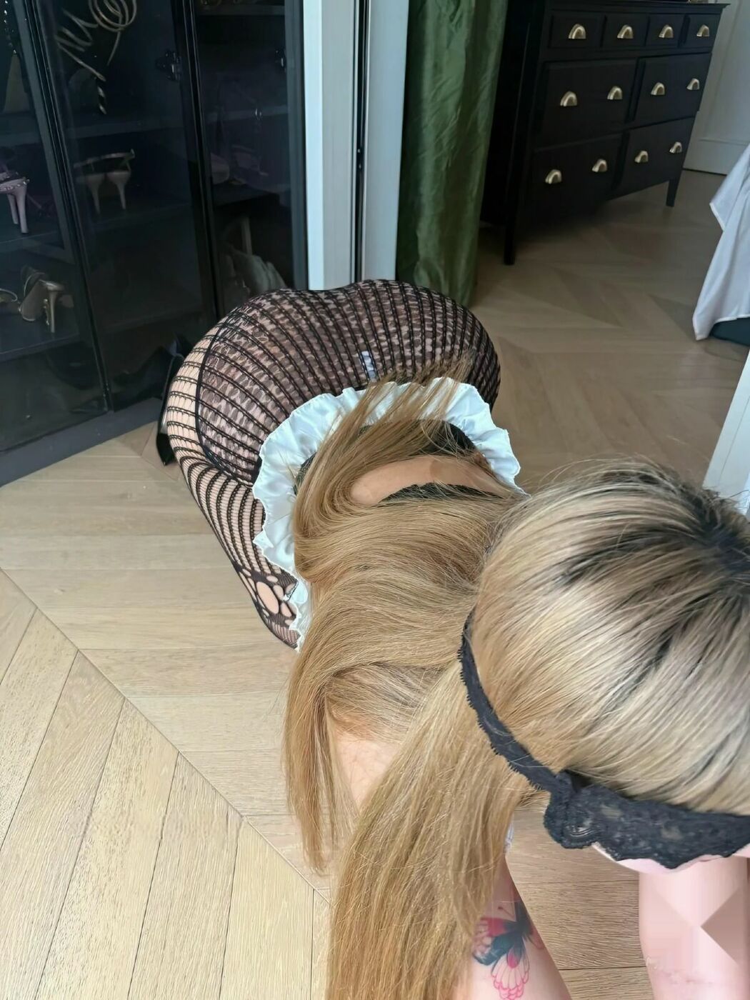 Xiao U You You 小u优优子 – 渔网女仆 (15P)