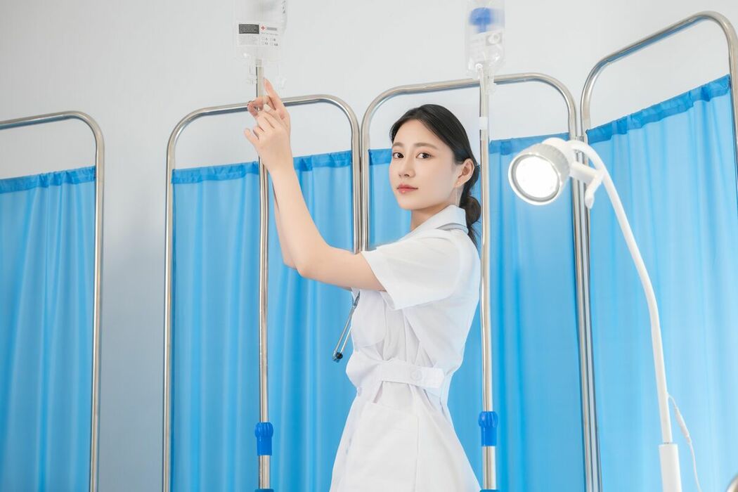 Coser@年年Nnian – 护士长の秘密 (89P)