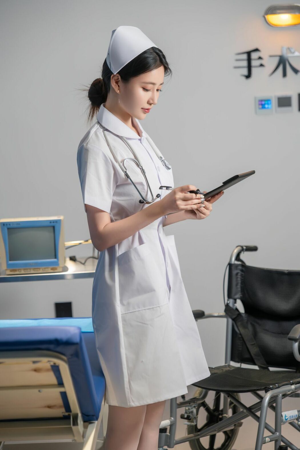 Coser@年年Nnian – 护士长の秘密 (89P)