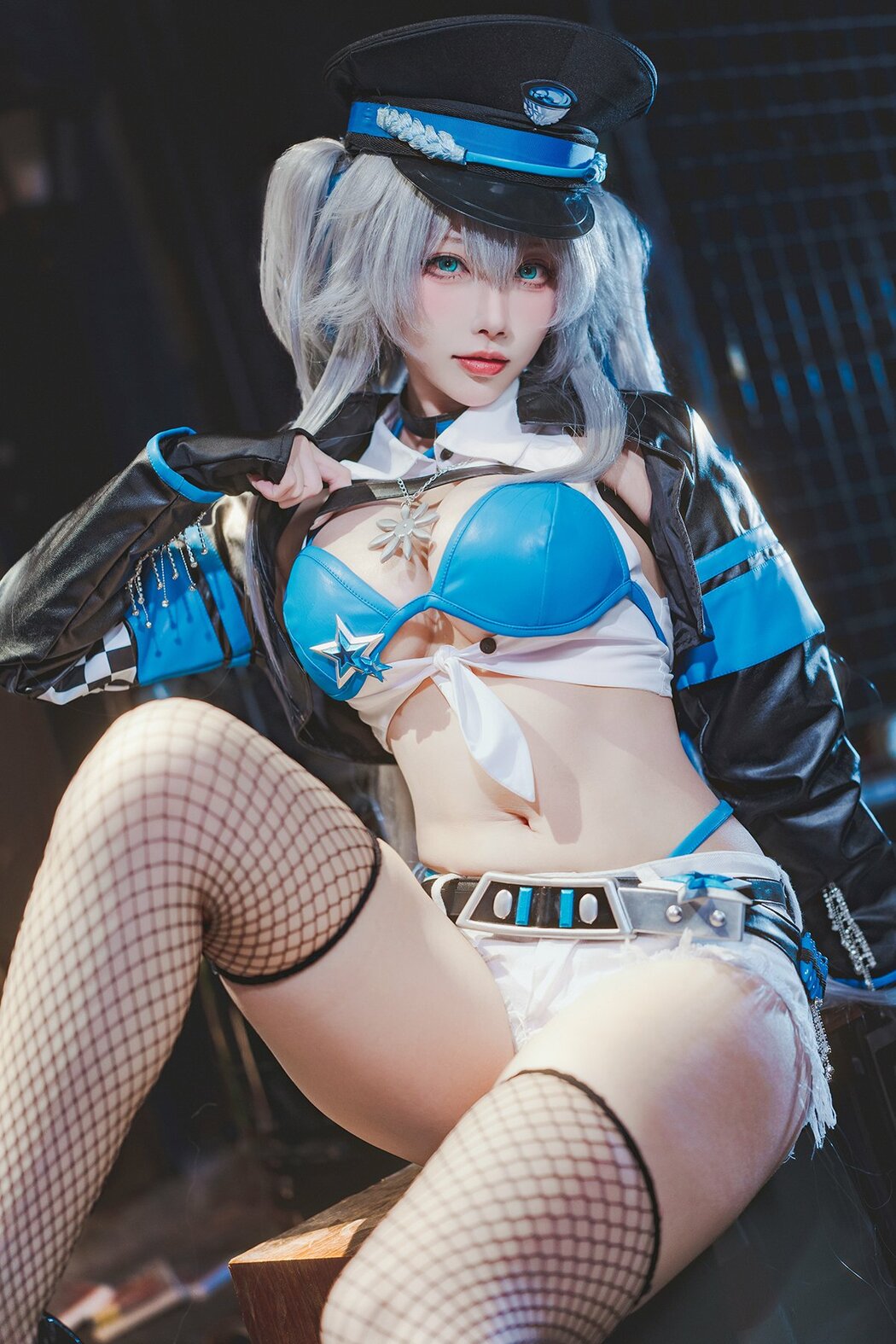 Coser@宮本桜 – 交错战线 刃齿女警 (23P) Cover Photo