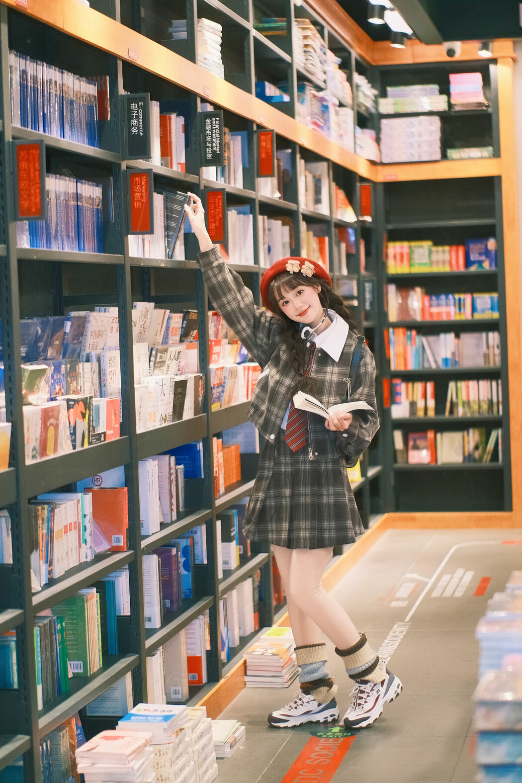 YiTuYu艺图语 Vol.9412 Xia Yu Xiao Nian (21P)