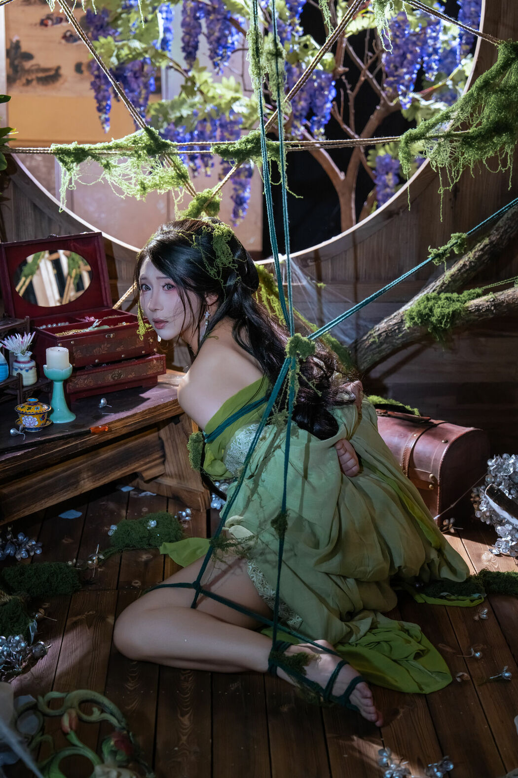 Coser@云溪溪 Yunx1x1 And 奶桃桃 – 苔缚 Part01 (48P – 1V)