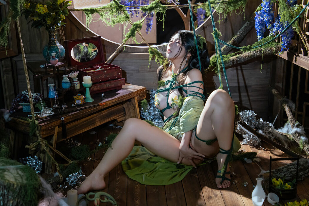 Coser@云溪溪 Yunx1x1 And 奶桃桃 – 苔缚 Part01 (48P – 1V)