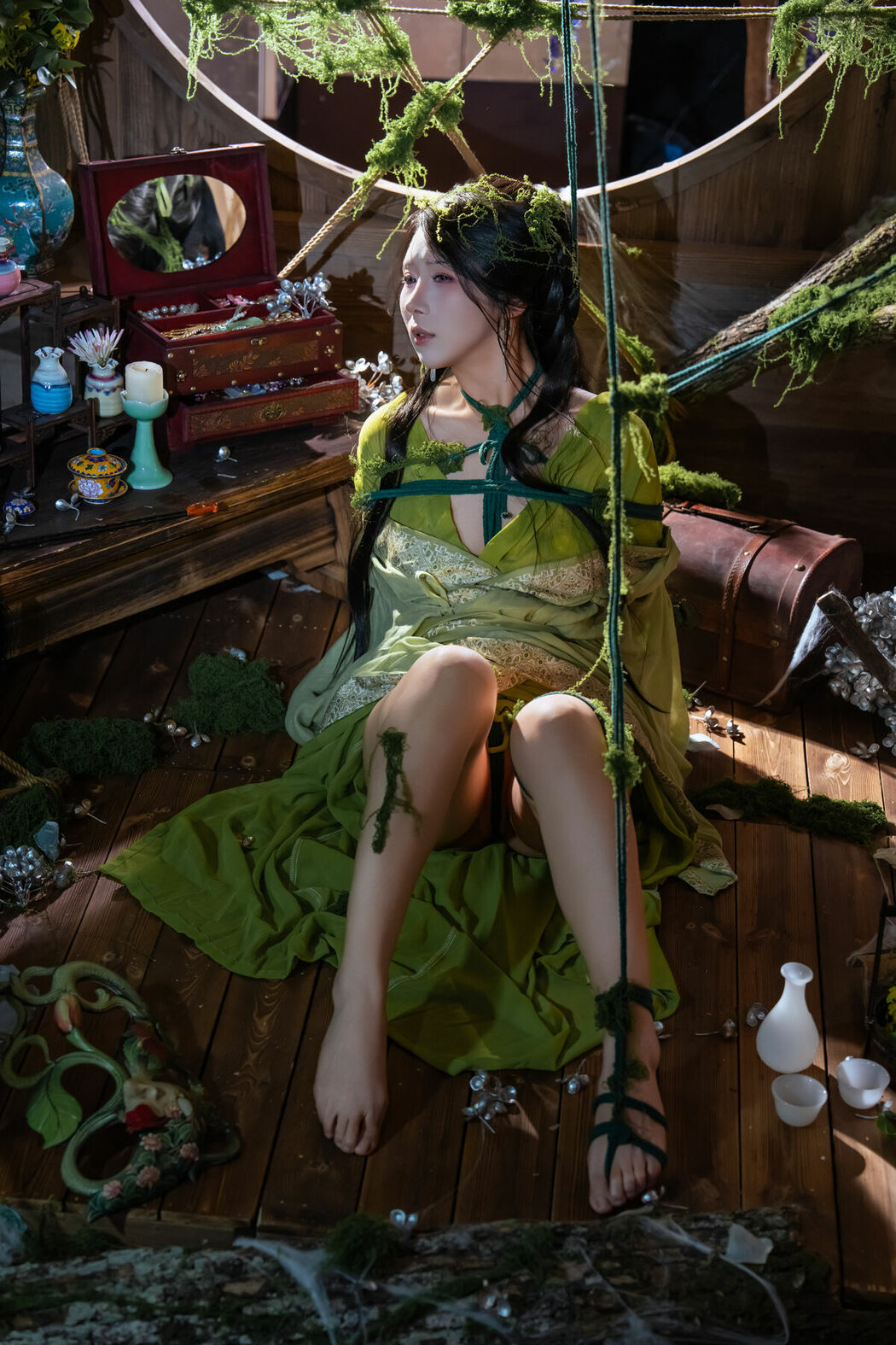 Coser@云溪溪 Yunx1x1 And 奶桃桃 – 苔缚 Part01 (48P – 1V)