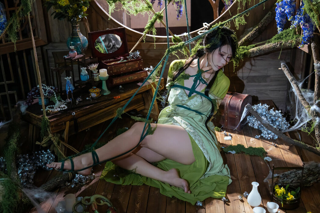 Coser@云溪溪 Yunx1x1 And 奶桃桃 – 苔缚 Part01 (48P – 1V)