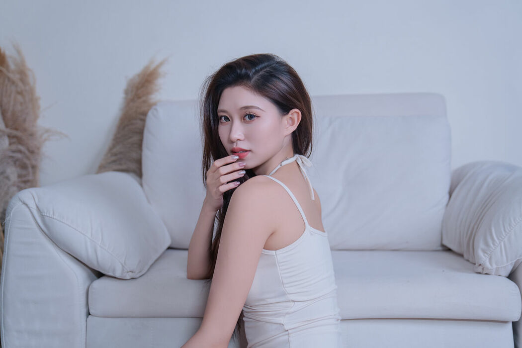 YiTuYu艺图语 Vol.10000 Model Liu (31P)