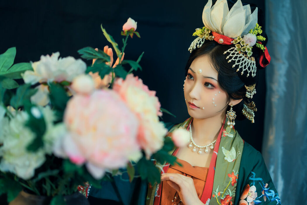 YiTuYu艺图语 Vol.10011 Fan Qie (19P)