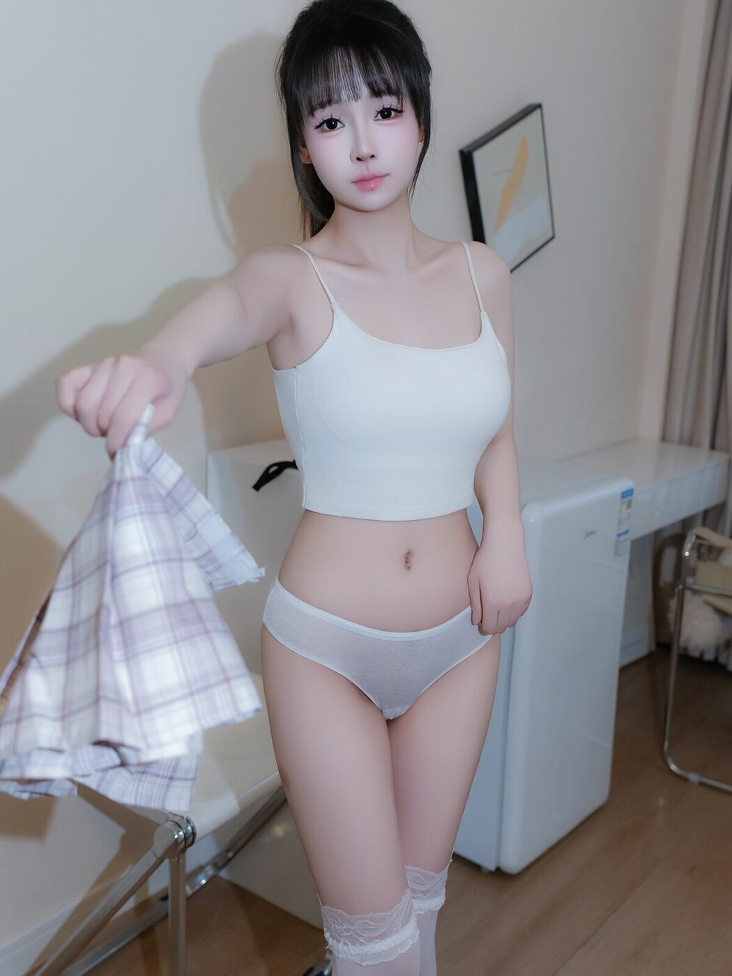 XR Uncensored Shen Mi Er 沈蜜儿 – R18 秀人网模特 白色毛衣 (74P)