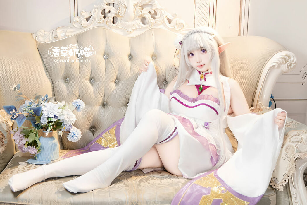 Coser@香草奶喵 – 爱蜜莉雅 情人节 Part03 (51P)